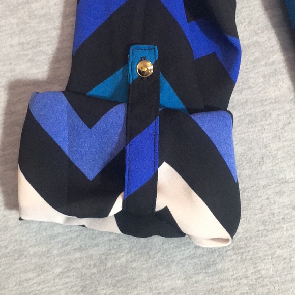 CHARLOTTE RUSSE Cool Bold Statement Chevron Print Long Sleeve 2 Pocket Top - Picture 13 of 15